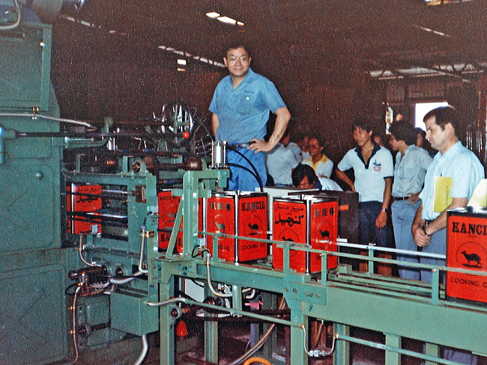 その後、約10年にわたり、韓国・マレーシアへの製缶プラント輸出事業紙缶製造プラントの設計製作事業など業容を拡大する